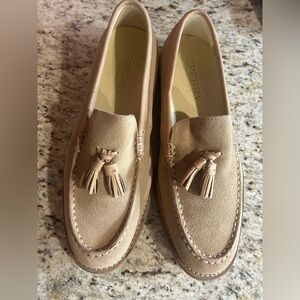 Sperry Men’s Suede tasslel slip on loafers. NEW w/out box. Light tan size 8.5